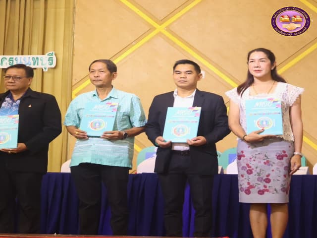 พิธีลงนามบันทึกข้อตกลงความร่วมมือ และพิธีมอบป้ายสัญลักษณ์รับรองมาตรฐาน SAN (สะอาด ปลอดภัย ได้มาตรฐาน) ภาพที่ 32