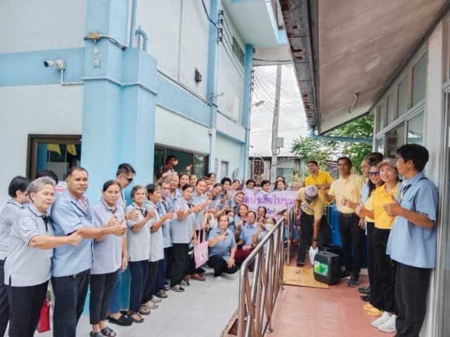 กิจกรรมคลองสวยน้ำใส สอนทำน้ำหมักจุลินทรีย์ให้กรรมการหมู่บ้านและลูกบ้าน ภาพที่ 3