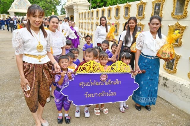 กิจกรรมแห่เทียนเข้าพรรษา ประจำปี 2567 ภาพที่ 2