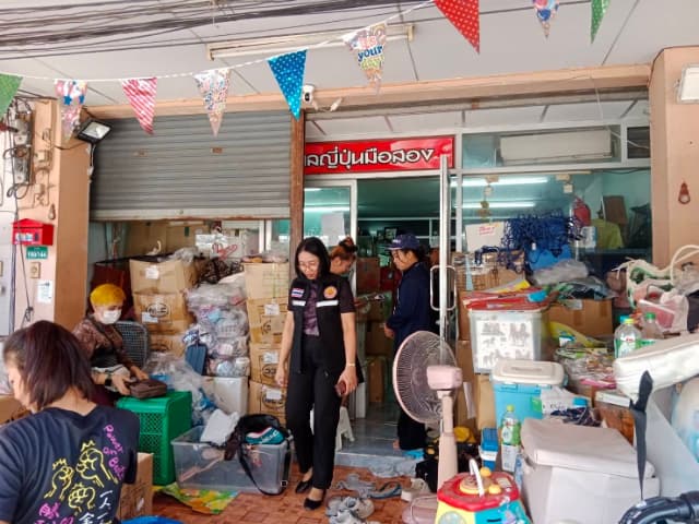 ลงพื้นที่ตรวจสถานประกอบการเพื่อเฝ้าระวังและสร้างความปลอดภัยแก่ประชาชน ภาพที่ 13
