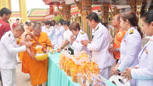 ร่วมพิธีทำบุญตักบาตร ถวายพระราชกุศลเเละพิธีถวายพระพรชัยมงคลเนื่องในวันสำคัญ วันคล้ายวันประสูติ สมเด็จพระเจ้าน้องนางเธอ เจ้าฟ้าจุฬาภรณวลัยลักษณ์ อัครราชกุมารี กรมพระศรีสวางควัฒน วรขัตติยราชนารี ภาพที่ 18
