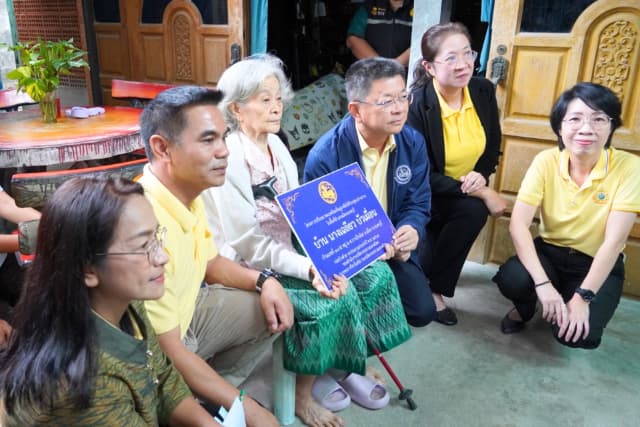 ส่งมอบบ้านโครงการปรับสภาพแวดล้อมที่อยู่อาศัยให้กับกลุ่มเปราะบางในพื้นที่อำเภอเมืองบางรักน้อย ภาพที่ 7