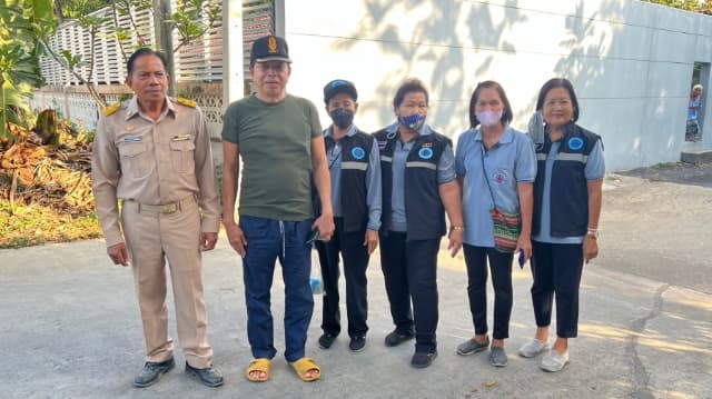 ฉีด​พ่น​หมอก​ควัน​ป้อ​งก​ั​นการ​ระบาด​ของ​โรค​ไข้เลือดออก​ บริเวณ ​หลังร้านอาหารมาเรีย หมู่ที่ 2 และหมู่บ้านเพอร์เพค หมู่ที่ 3 ภาพที่ 1