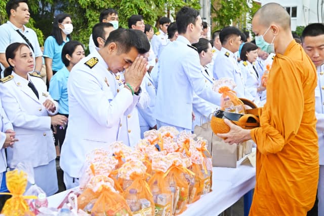 เข้าร่วมพิธีเจริญพระพุทธมนต์และทำบุญตักบาตรถวายพระราชกุศล เนื่องในโอกาสพระชนมพรรษาสมเด็จพระนางเจ้าสิริกิตติ์ พระบรมราชินีนาถ พระบรมราชชนนีพันปีหลวง วันแม่แห่งชาติ 12 สิงหาคม 2568 ภาพที่ 23