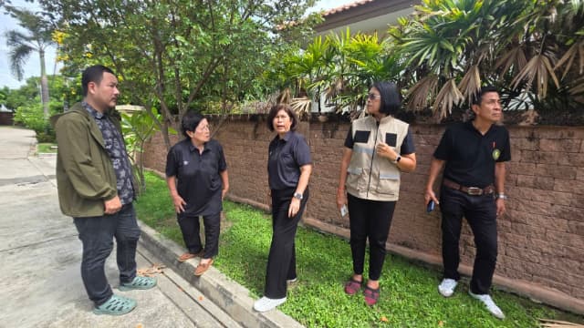 กองสาธารณสุขและสิ่งแวดล้อม ดำเนินการดูดโคลนลอกท่อระบายน้ำ ภาพที่ 13