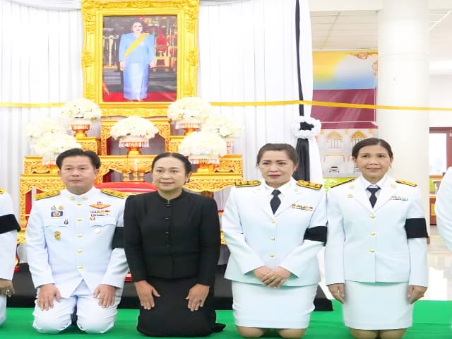 พิธีถวายน้ำสรงพระศพเบื้องหน้าพระฉายาลักษณ์ สมเด็จพระนางเจ้าสิริกิติ์ พระบรมราชินีนาถ พระบรมราชชนนีพันปีหลวง ภาพที่ 5