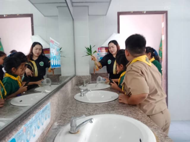โครงการอบรมรณรงค์ป้องกันโรคไข้เลือดออก ณ โรงเรียนวัดบางรักน้อย ภาพที่ 6
