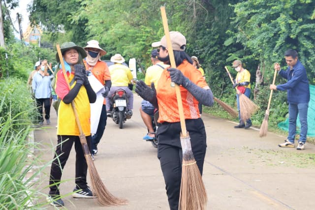 โครงการรณรงค์ส่งเสริมเพื่อรักษาสภาพแวดล้อมภายในตำบล ปรับปรุงภูมิทัศน์ บริเวณถนนซอยอนามัย - ศาลปู่ขุน หมู่ที่6 ภาพที่ 33