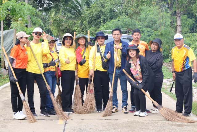 โครงการรณรงค์ส่งเสริมเพื่อรักษาสภาพแวดล้อมภายในตำบล ปรับปรุงภูมิทัศน์ บริเวณถนนซอยอนามัย - ศาลปู่ขุน หมู่ที่6 ภาพที่ 32