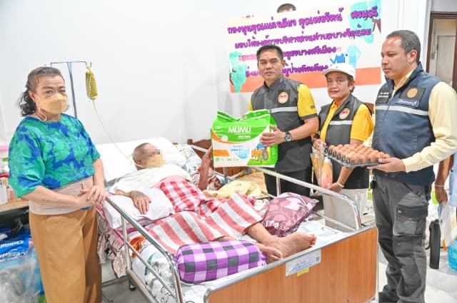 มอบเครื่องอุปโภคบริโภคและผ้าอ้อมผู้ใหญ่ ให้กับผู้ป่วยติดเตียง ในตำบลบางรักน้อย ภาพที่ 5