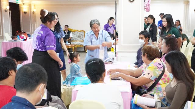 โครงการ"เริ่มต้นที่พ่อแม่ หยุดให้จอเลี้ยงลูก" ศูนย์พัฒนาเด็กเล็กวัดบางรักน้อย ภาพที่ 43