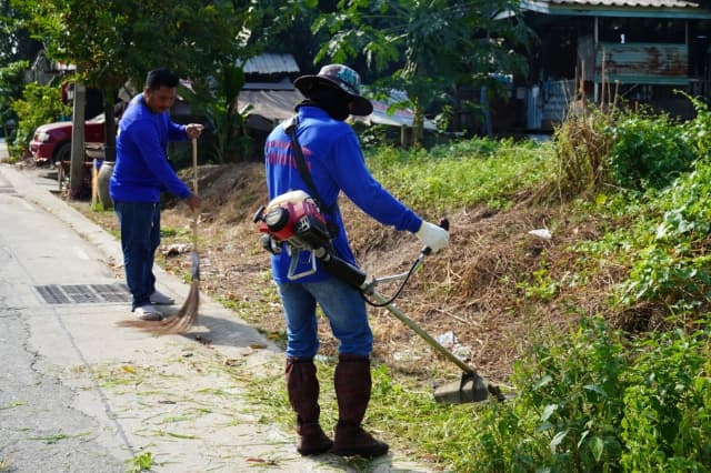 โครงการรณรงค์ส่งเสริมเพื่อรักษาสภาพแวดล้อมภายในตำบล บริเวณซอยแผ่นดินธรรม แผ่นดินทอง ภาพที่ 2