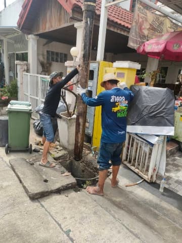 กองสาธารณสุขและสิ่งแวดล้อม ดำเนินการดูดลอกท่อระบายน้ำ หมู่บ้านนันทนาการ์เด้นท์ 2 ภาพที่ 2