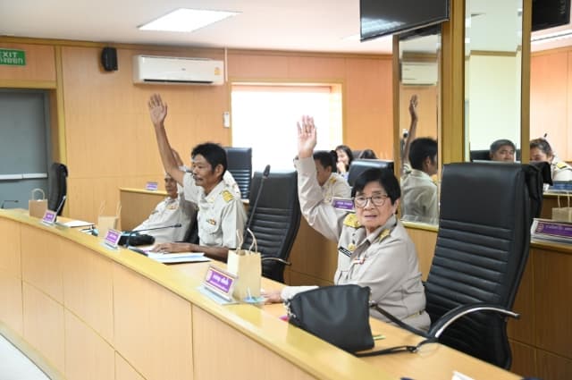 การประชุมสภาองค์การบริหารส่วนตำบลบางรักน้อย สมัยสามัญ สมัยที่ 3 ครั้งที่ 3 ประจำปี พ.ศ.2567 ภาพที่ 13