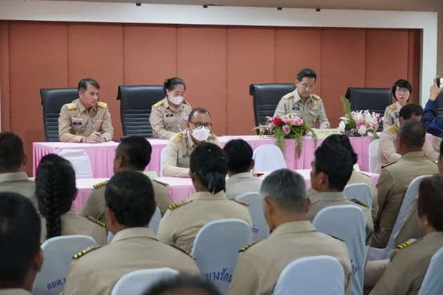 การประชุมหัวหน้าส่วนราชการ ผู้บริหารองค์กรปครองส่วนท้องถิ่น กำนัน ผู้ใหญ่บ้าน ฯลฯ อำเภอเมืองนนทบุรี ภาพที่ 3