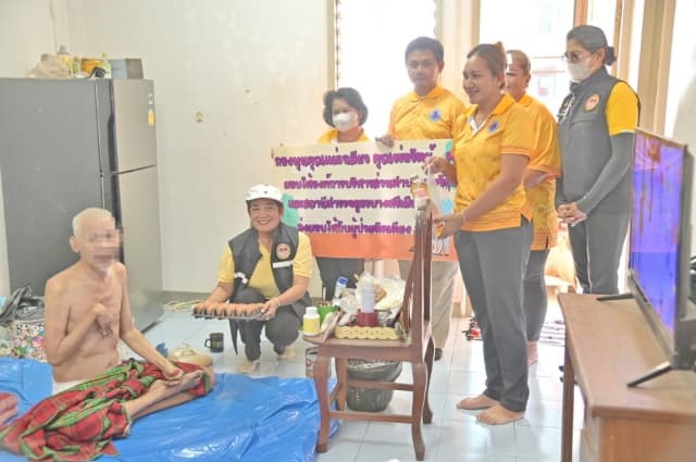 มอบเครื่องอุปโภคบริโภคและผ้าอ้อมผู้ใหญ่ ให้กับผู้ป่วยติดเตียง ในตำบลบางรักน้อย ภาพที่ 9