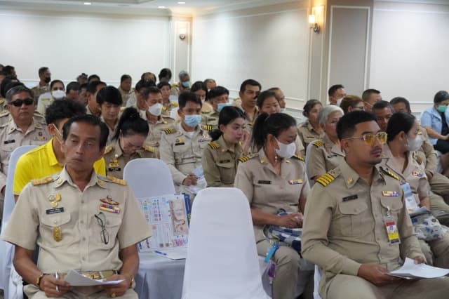 การประชุมหัวหน้าส่วนราชการ ผู้บริหารองค์กรปครองส่วนท้องถิ่น กำนัน ผู้ใหญ่บ้าน ฯลฯ อำเภอเมืองนนทบุรี ภาพที่ 6
