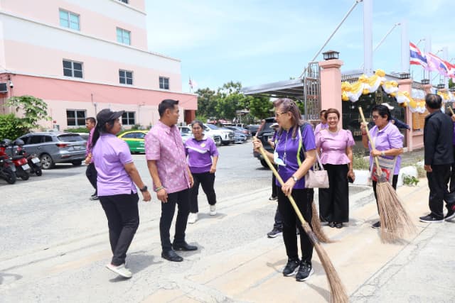 โครงการนนทบุรีน่าอยู่ เฉลิมพระเกียรติ สมเด็จพระนางเจ้าฯ พระบรมราชินี เนื่องในโอกาสวันเฉลิมพระชนมพรรษา 3 มิถุนายน 2568 Big Cleaning Day ภาพที่ 40