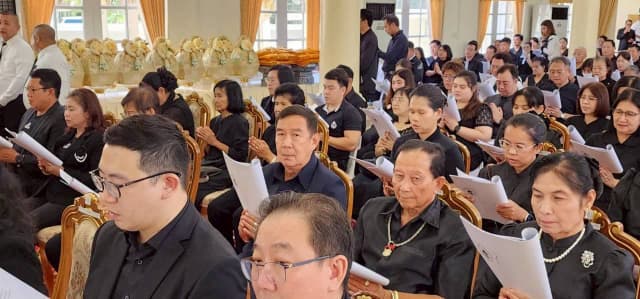 ร่วมพิธีสวดพระพุทธมนต์และเจริญจิตตภาวนาอุทิศถวายพระราชกุศลแด่ สมเด็จพระนางเจ้าสิริกิติ์ พระบรมราชินีนาถ พระบรมราชชนนีพันปีหลวง (ครั้งที่ 5) ภาพที่ 13