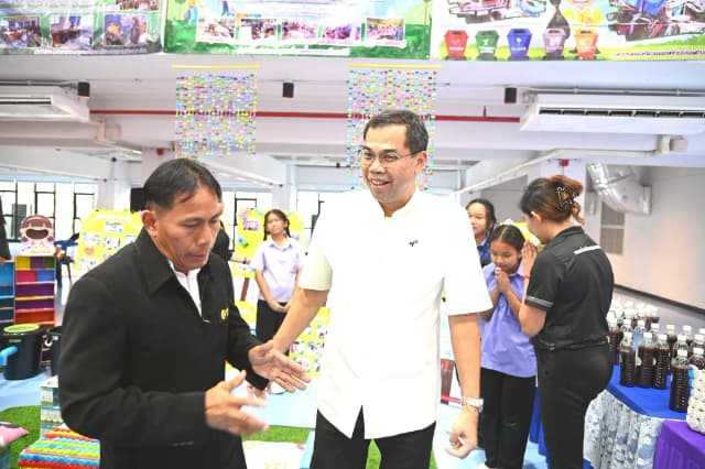 โครงการยกระดับปรับภูมิทัศน์เมืองนนทบุรีสู่เมืองน่าอยู่ "Nonthaburi Nice City" ภายใต้แผนปฏิบัติการจัดการขยะมูลฝอยชุมชน "จังหวัดสะอาด" ณ องค์การบริหารส่วนจังหวัดนนทบุรี ภาพที่ 15