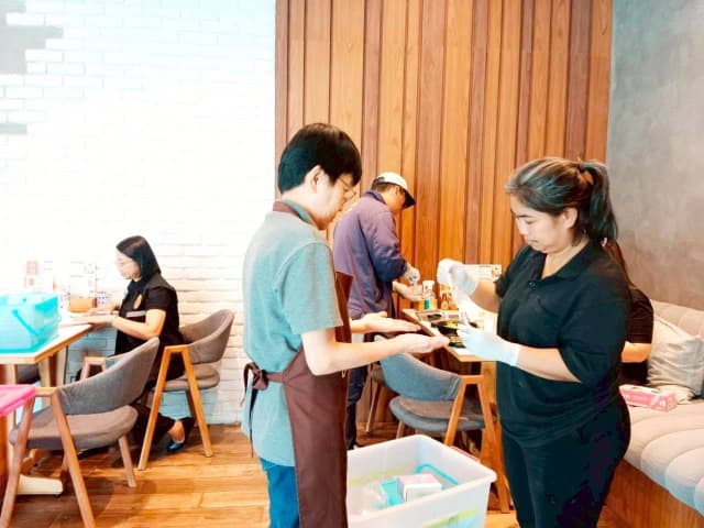 ลงพื้นที่ร่วมกับ รพสต.ในพื้นที่ ดำเนิน "โครงการร้านค้าปลอดภัย ไร้สารปนเปื้อน" ภาพที่ 6