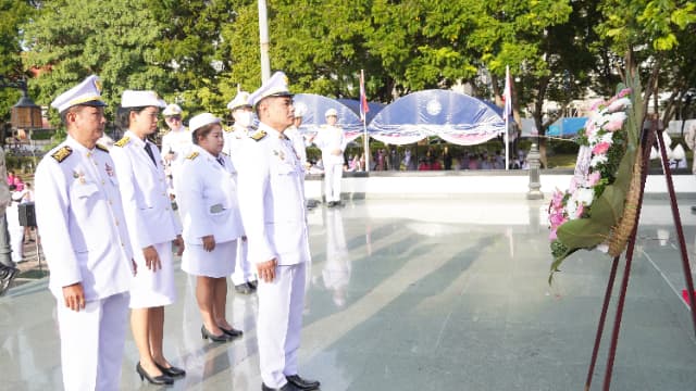 ร่วมพิธีวางพวงมาลาและถวายราชสักการะ เนื่องใน "วันปิยมหาราช" ประจำปี 2568 ภาพที่ 7