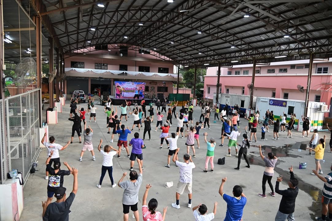 ภาพบรรยากาศ โครงการส่งเสริมสุขภาพประชาชนด้วยการออกกำลังด้วยกายเต้นแอโรบิก ประจำปี 2569 ในวันพุธที่ 9 กันยายน 2569 เวลา 17.00 น ณ เทศบาลเมืองบางรักน้อย ภาพที่ 3