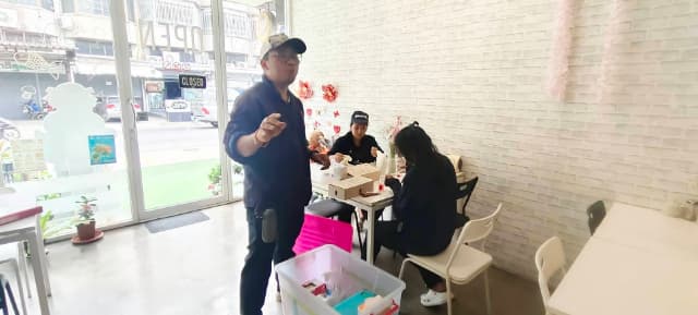 ลงพื้นที่ร่วมกับ รพสต.ในพื้นที่ ดำเนิน "โครงการร้านค้าปลอดภัย ไร้สารปนเปื้อน ภาพที่ 1