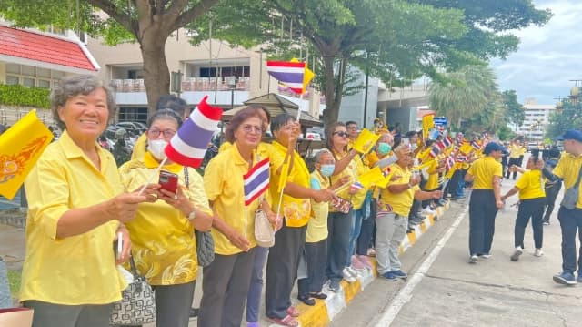 กิจกรรม เดิน วิ่ง ปั่น ธงตราสัญลักษณ์ งานเฉลิมพระเกียรติพระบาทสมเด็จพระเจ้าอยู่หัว ภาพที่ 7