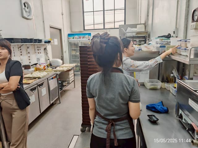 ตรวจประเมินร้านอาหารที่เปิดร้านตามมาตรฐานของกระทรวงสาธารณสุขในตำบลบางรักน้อย ภาพที่ 22