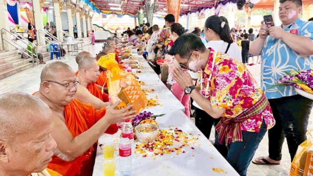 โครงการจัดงานสืบสานประเพณีสงกรานต์ วันครอบครัว และวันผู้สูงอายุ ประจำปี 2568 ภาพที่ 10