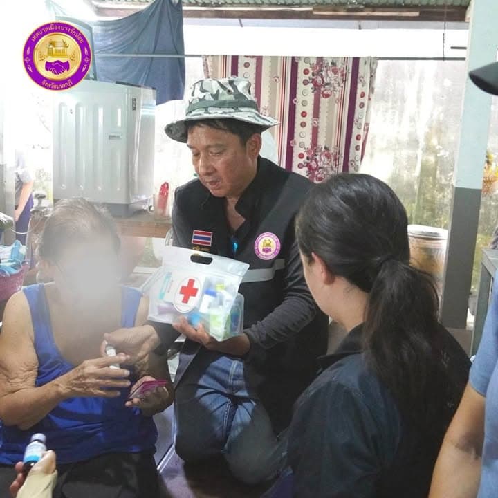เทศบาลเมืองบางรักน้อยลงพื้นที่มอบเวชภัณฑ์และยารักษาโรคแก่ประชาชน ภาพที่ 3