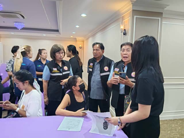กระทรวงการพัฒนาสังคมและความมั่งคงของมนุษย์ (พม.)ลงพื้นที่สอบข้อเท็จจริง และให้ความช่วยเหลือผู้ประสบปัญหาทางสังคมในตำบลบางรักน้อย ภาพที่ 6