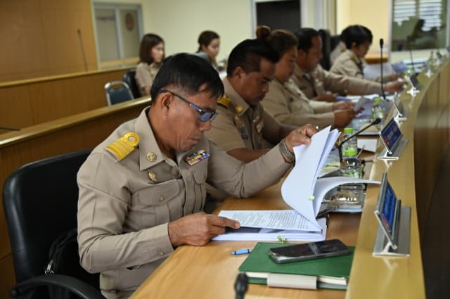 การประชุมสภาองค์การบริหารส่วนตำบลบางรักน้อย สมัยวิสามัญ สมัยที่ 2 ประจำปี พ.ศ.2567 ภาพที่ 7