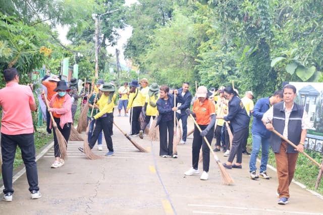 โครงการรณรงค์ส่งเสริมเพื่อรักษาสภาพแวดล้อมภายในตำบล ปรับปรุงภูมิทัศน์ บริเวณถนนซอยอนามัย - ศาลปู่ขุน หมู่ที่6 ภาพที่ 37