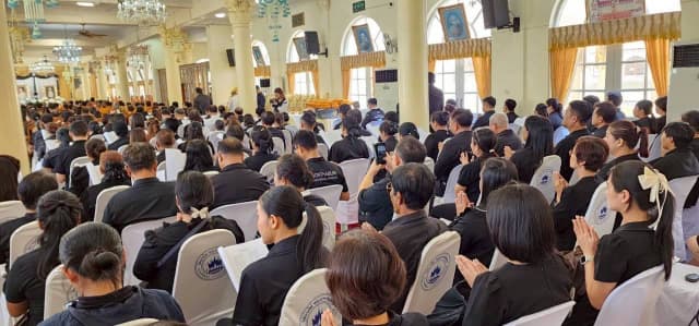 ร่วมพิธีสวดพระพุทธมนต์และเจริญจิตตภาวนาอุทิศถวายพระราชกุศลแด่ สมเด็จพระนางเจ้าสิริกิติ์ พระบรมราชินีนาถ พระบรมราชชนนีพันปีหลวง (ครั้งที่ 5) ภาพที่ 9
