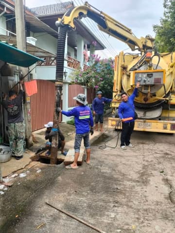 กองสาธารณสุขและสิ่งแวดล้อม ดำเนินการดูดลอกท่อระบายน้ำ หมู่บ้านนนทรีปาร์ค หมู่ที่ 3 ภาพที่ 3
