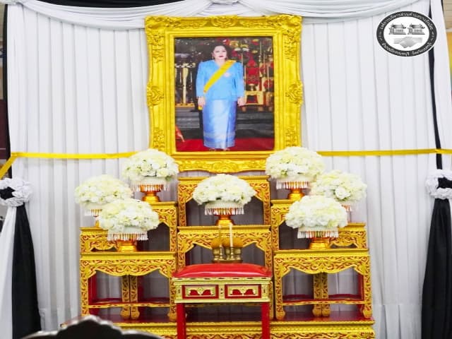 พิธีถวายน้ำสรงพระศพเบื้องหน้าพระฉายาลักษณ์ สมเด็จพระนางเจ้าสิริกิติ์ พระบรมราชินีนาถ พระบรมราชชนนีพันปีหลวง ภาพที่ 16