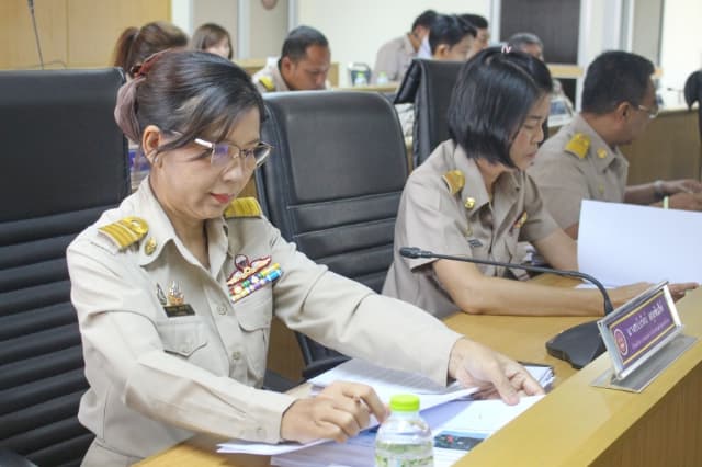 การประชุมสภาองค์การบริหารส่วนตำบลบางรักน้อย สมัยวิสามัญ สมัยที่ 1 ครั้งที่ 1 ประจำปี พ.ศ.2567 ภาพที่ 3