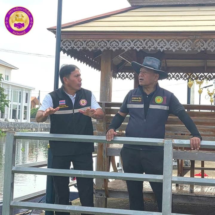 เทศบาลเมืองบางรักน้อยร่วมมือกับเทศบาลเมืองบางกร่าง เร่งเก็บผักตบชวาในคลองอ้อม ภาพที่ 3
