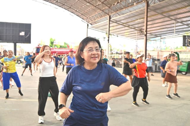 ภาพความประทับใจกิจกรรมเต้นแอโรบิค "เสืยเหงื่อกันหน่อยไหม?" ภายใต้โครงการส่งเสริมสุขภาพประชาชนด้วยการออกกำลังการเต้นแอโรบิค ในวันพุธ 26 สิงหาคม 2569 ภาพที่ 9