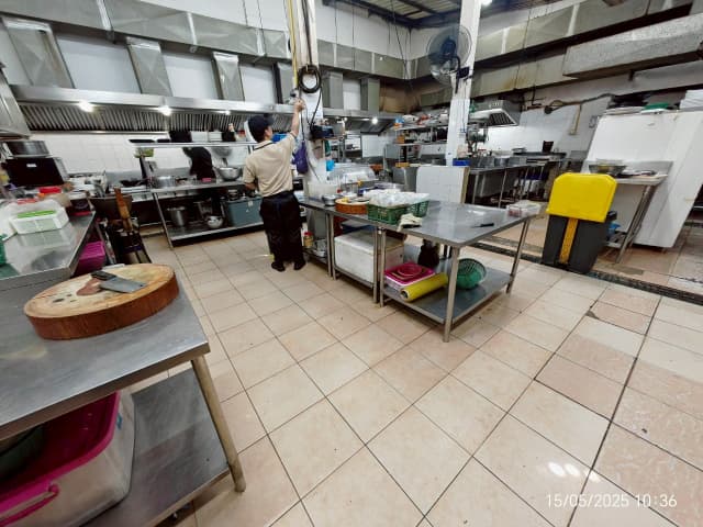 ตรวจประเมินร้านอาหารที่เปิดร้านตามมาตรฐานของกระทรวงสาธารณสุขในตำบลบางรักน้อย ภาพที่ 25