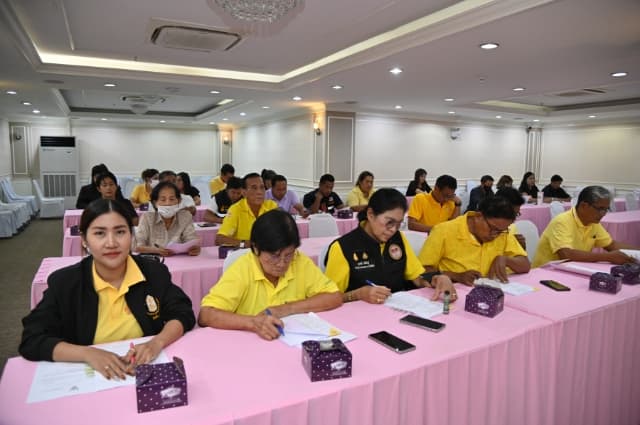 ประชุมการจัดงานสืบสานประเพณีวันสงกรานต์ วันครอบครัวและวันผู้สูงอายุ ภาพที่ 9