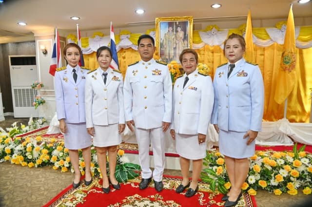 พิธีรับพระราชทานพระบรมฉายาลักษณ์ พระบาทสมเด็จพระเจ้าอยู่หัวและสมเด็จพระนางเจ้า ฯ พระบรมราชินี ภาพที่ 6