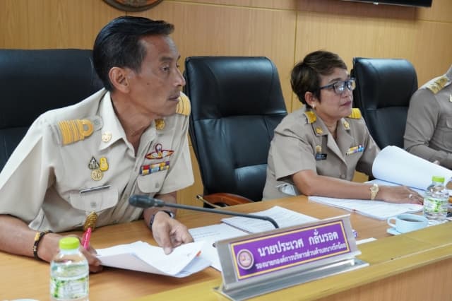การประชุมสภาองค์การบริหารส่วนตำบลบางรักน้อย สมัยสามัญ สมัยที่ 4 ครั้งที่ 1/2566 ภาพที่ 6