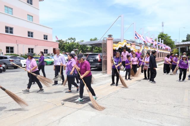 โครงการนนทบุรีน่าอยู่ เฉลิมพระเกียรติ สมเด็จพระนางเจ้าฯ พระบรมราชินี เนื่องในโอกาสวันเฉลิมพระชนมพรรษา 3 มิถุนายน 2568 Big Cleaning Day ภาพที่ 59