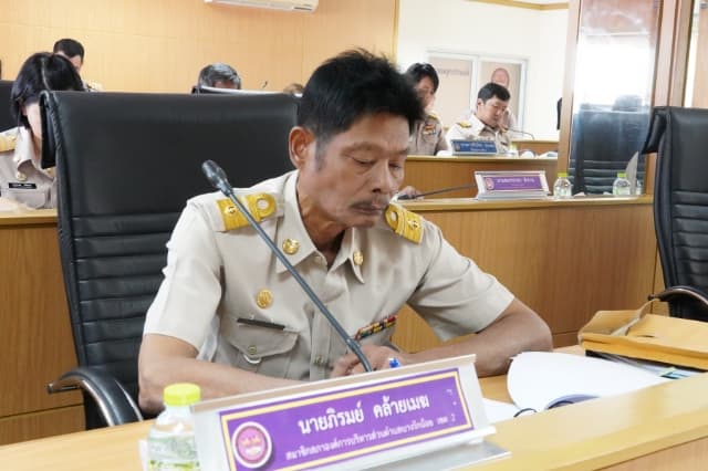 การประชุมสภาองค์การบริหารส่วนตำบลบางรักน้อย สมัยสามัญ สมัยที่ 1 ครั้งที่ 1/2567 ภาพที่ 3