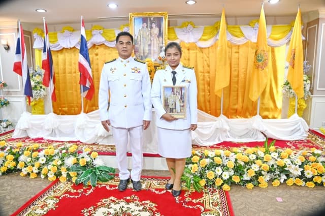 พิธีรับพระราชทานพระบรมฉายาลักษณ์ พระบาทสมเด็จพระเจ้าอยู่หัวและสมเด็จพระนางเจ้า ฯ พระบรมราชินี ภาพที่ 7
