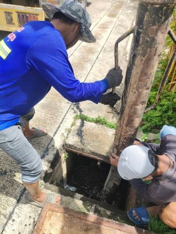 กองสาธารณสุขและสิ่งแวดล้อม ดำเนินการดูดลอกท่อระบายน้ำ หมู่บ้านนนทรีปาร์ค หมู่ที่ 3 ภาพที่ 16