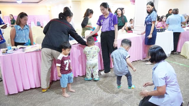 โครงการ"เริ่มต้นที่พ่อแม่ หยุดให้จอเลี้ยงลูก" ศูนย์พัฒนาเด็กเล็กวัดบางรักน้อย ภาพที่ 35